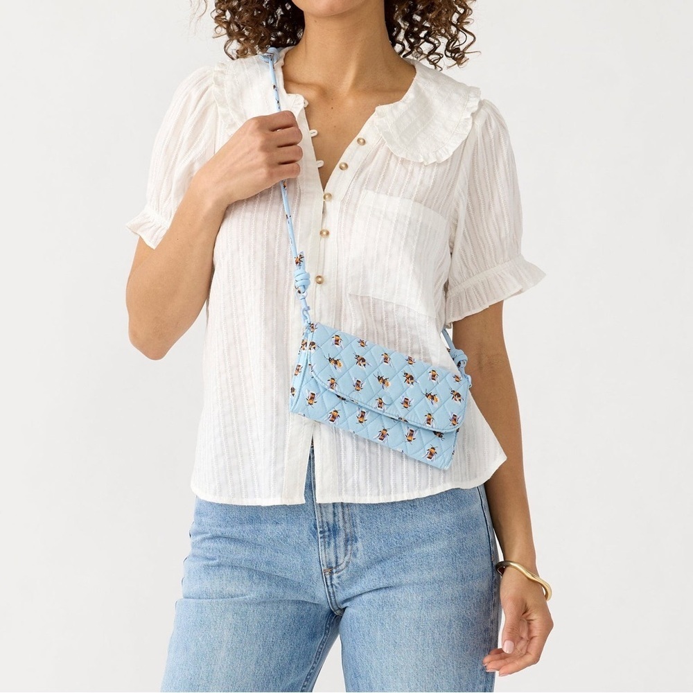 NWT Vera Bradley ‘Wildwood Wallet Crossbody’ in “Bee’s Knees” Pattern Bridgerton
